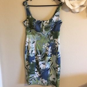 Lovely, tropical patterned, dress!